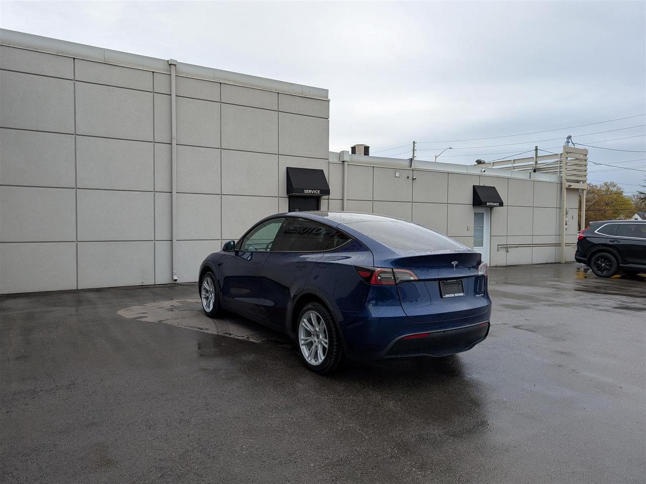 2022 Tesla Model Y LONG RANGE AWD - DUAL MOTOR Photo2