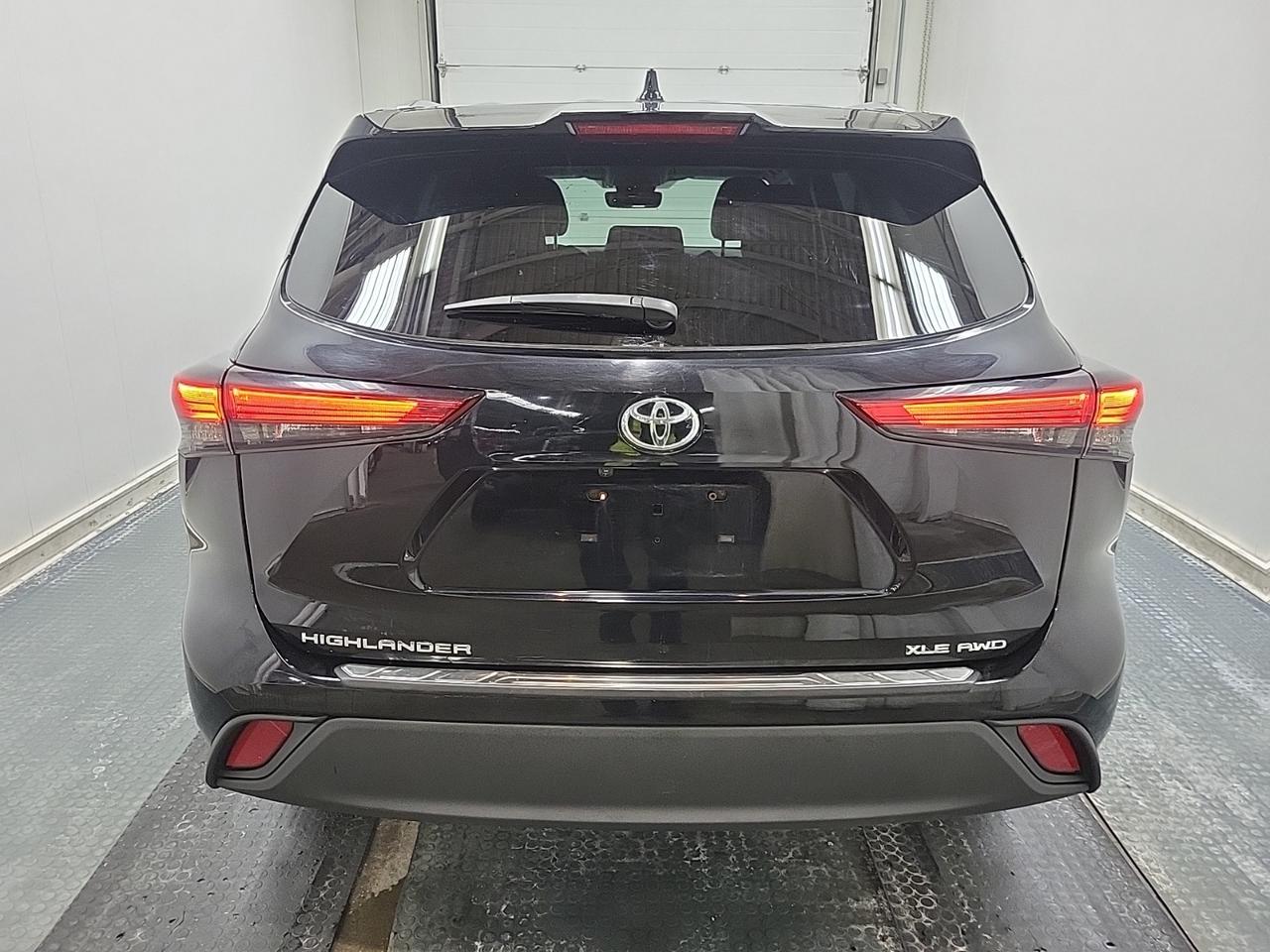 2020 Toyota Highlander XLE AWD | NO ACCIDENTS | TOYOTA SERVICED Photo