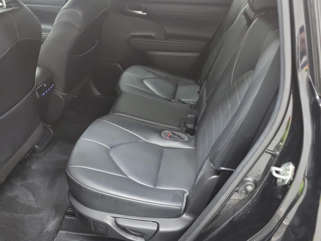 2020 Toyota Highlander XLE AWD | NO ACCIDENTS | TOYOTA SERVICED Photo