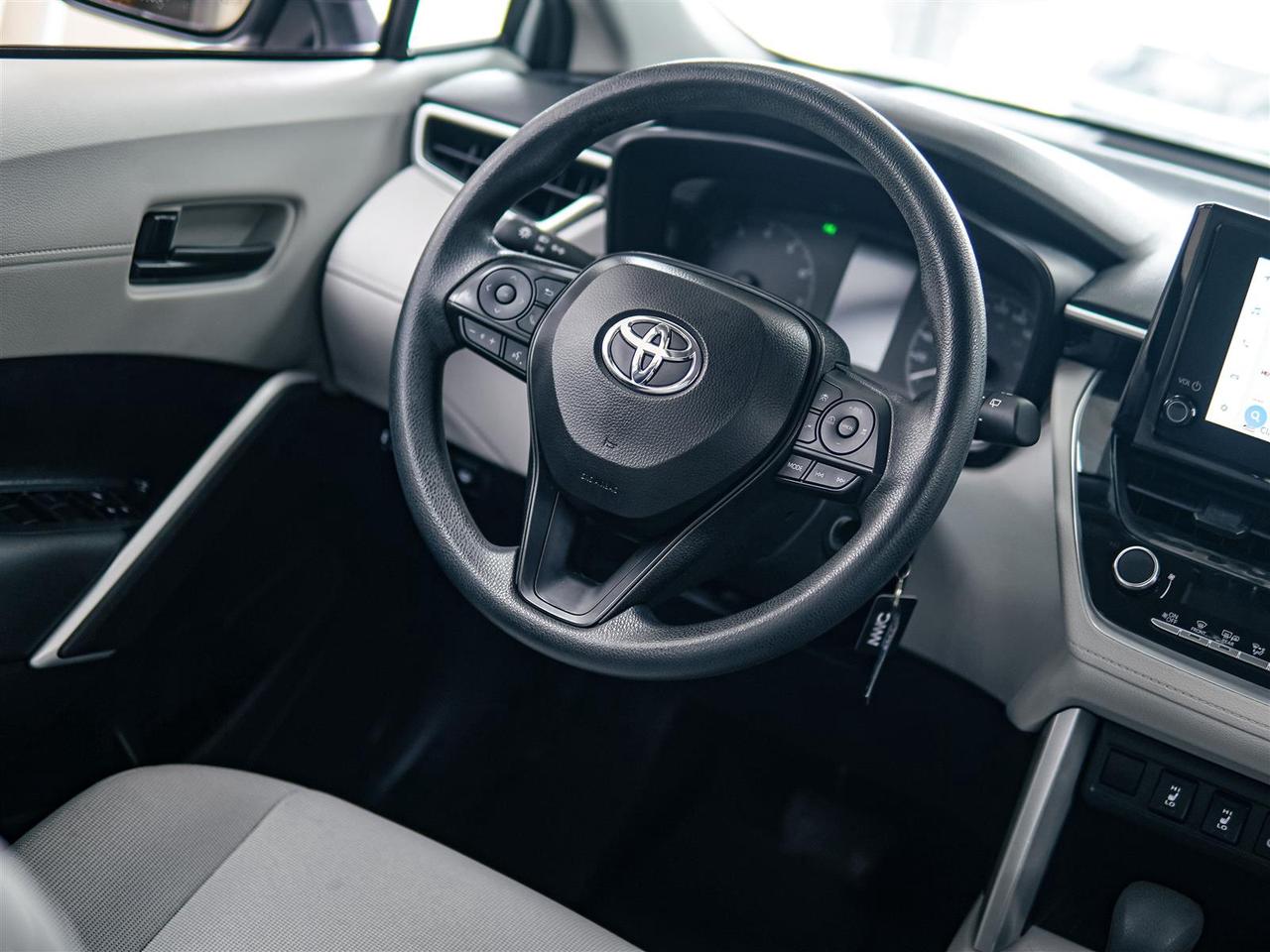 2025 Toyota Corolla Cross L | NO ACCIDENTS | ONE OWNER Photo