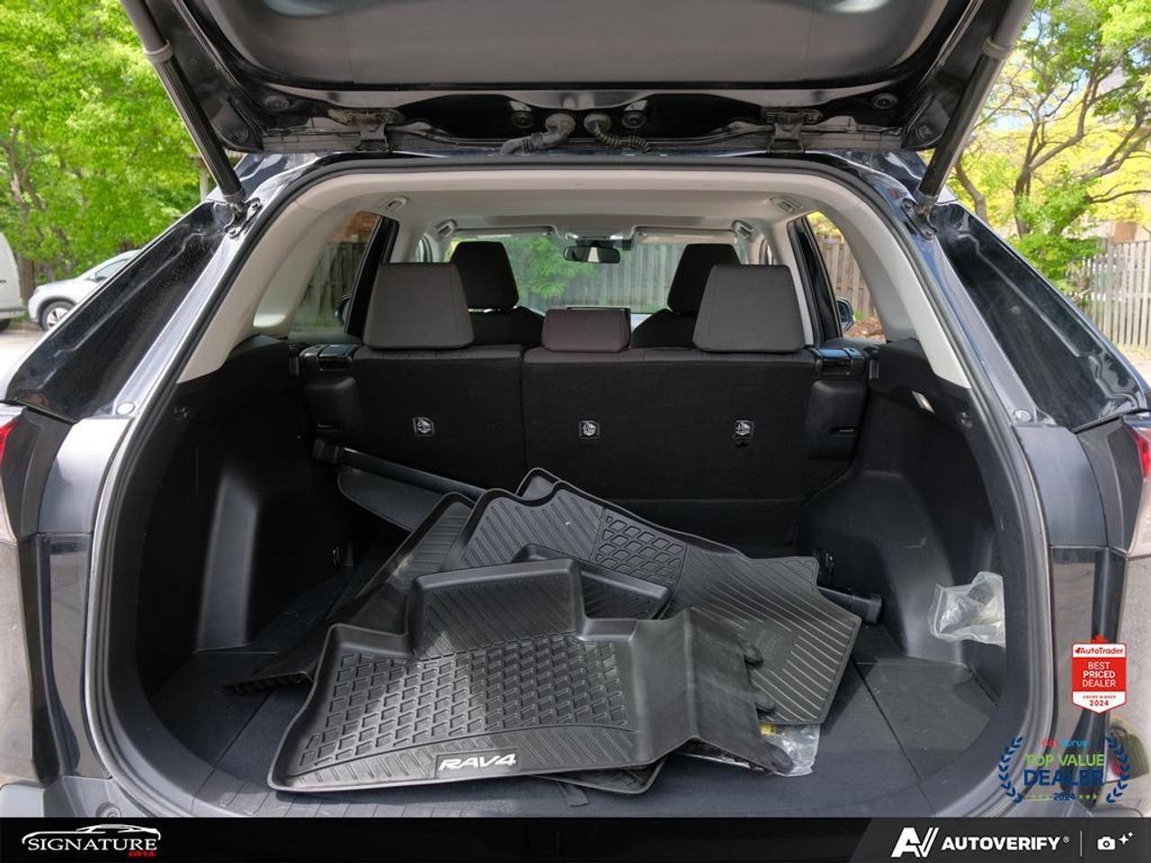 2022 Toyota RAV4 XLE AWD No Accident Sunroof Carplay BSM Photo