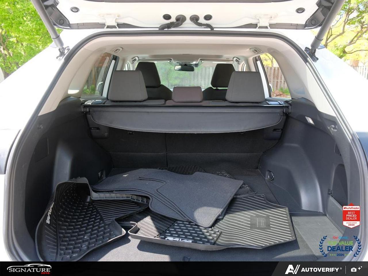 2024 Toyota RAV4 XLE AWD No Accident Sunroof Carplay BSM Photo
