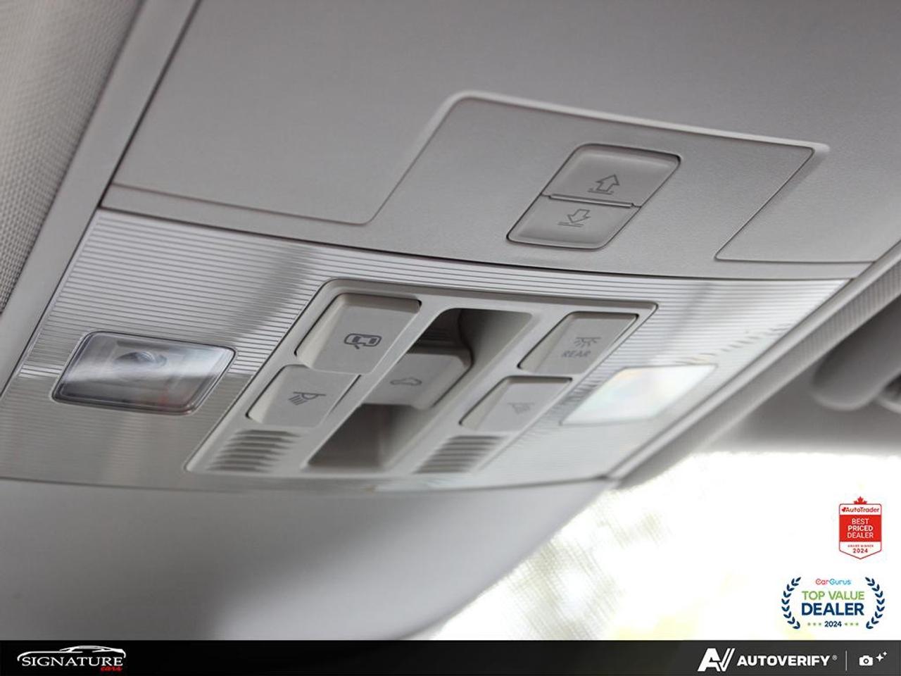 2022 Volkswagen Taos Highline 4Motion Panoramic Roof Leather Photo
