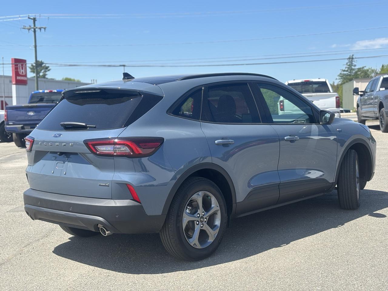 2026 Ford Escape ST-Line AWD Photo3