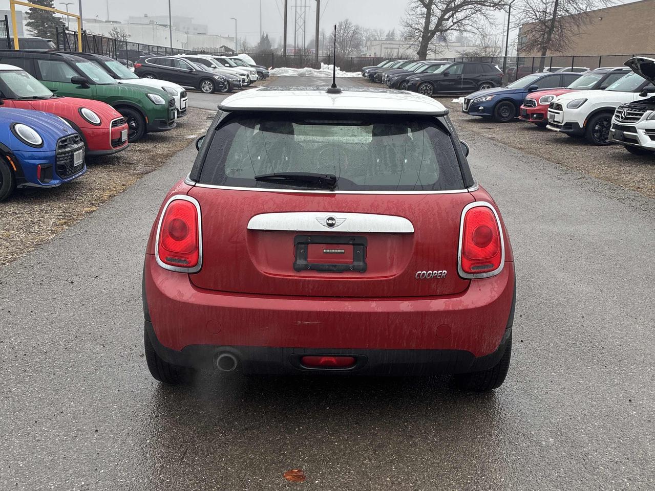 2015 MINI Cooper AUTO, ONLY 82K!! SUNROOF, LEATHER, HEATED SEATS! Photo