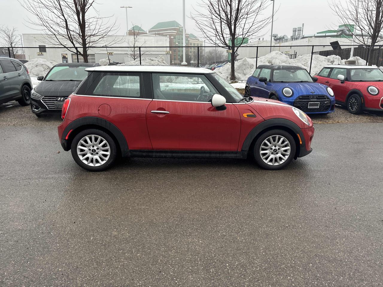 2015 MINI Cooper AUTO, ONLY 82K!! SUNROOF, LEATHER, HEATED SEATS! Photo