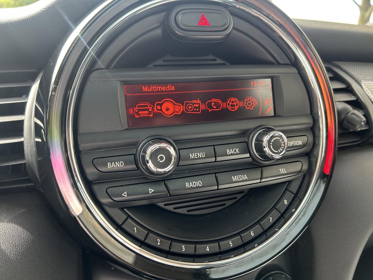 2015 MINI Cooper AUTO, ONLY 82K!! SUNROOF, LEATHER, HEATED SEATS! Photo