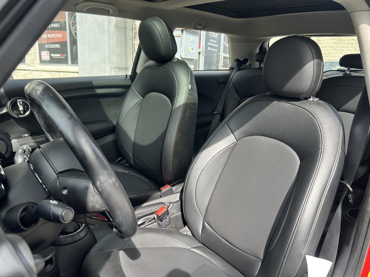 2015 MINI Cooper AUTO, ONLY 82K!! SUNROOF, LEATHER, HEATED SEATS! Photo