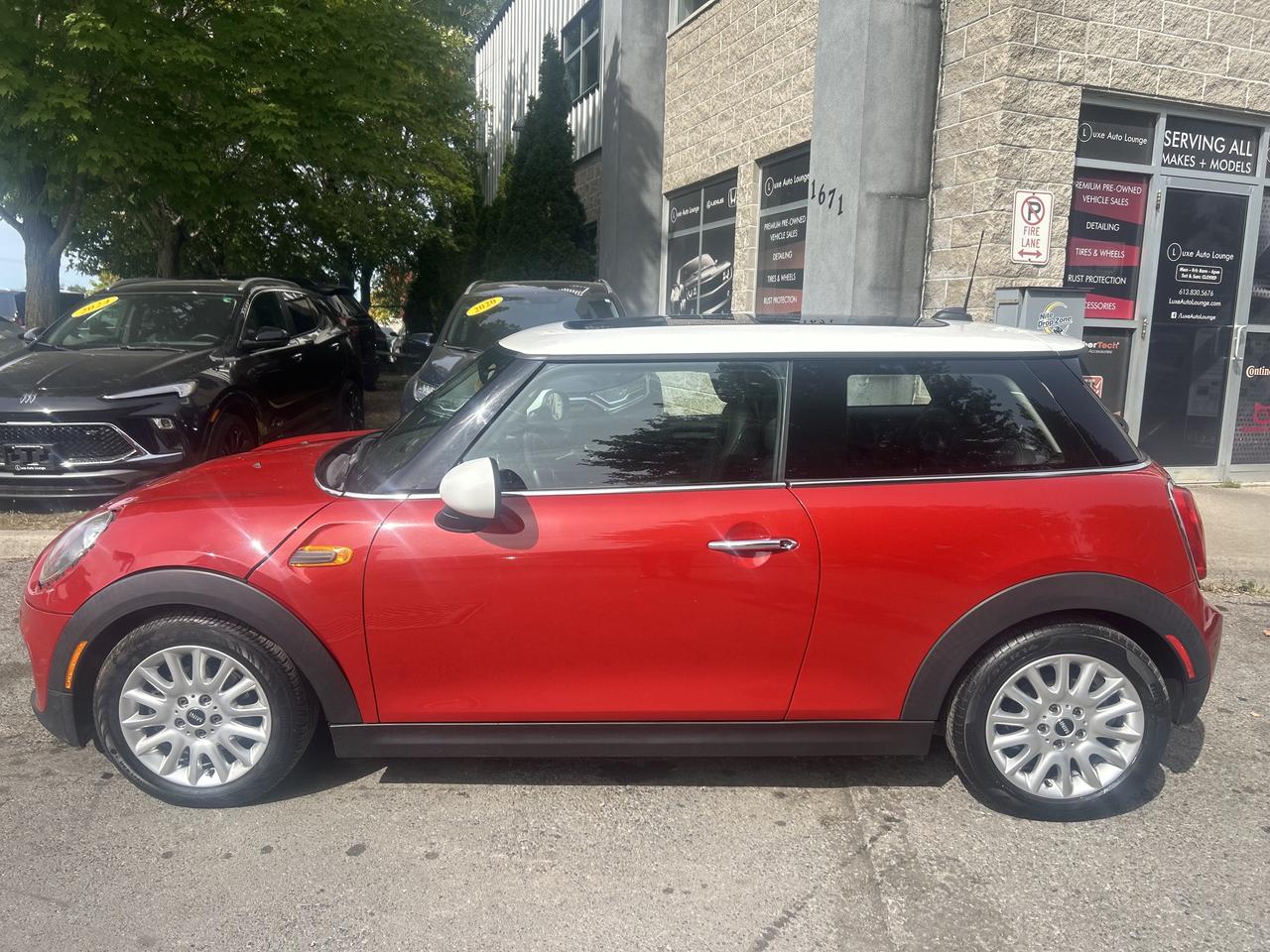 2015 MINI Cooper AUTO, ONLY 82K!! SUNROOF, LEATHER, HEATED SEATS! - Photo #2