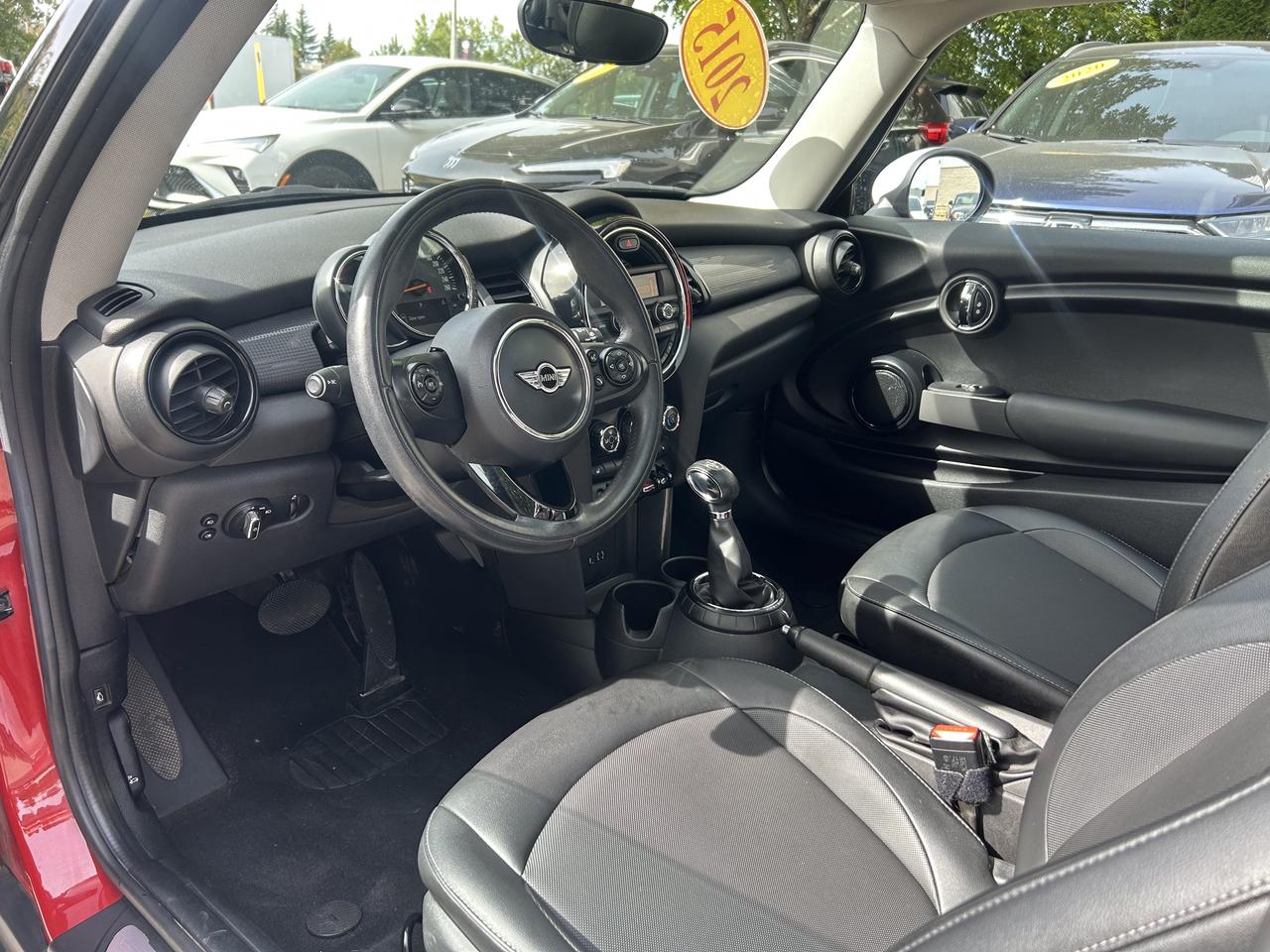 2015 MINI Cooper AUTO, ONLY 82K!! SUNROOF, LEATHER, HEATED SEATS! - Photo #12