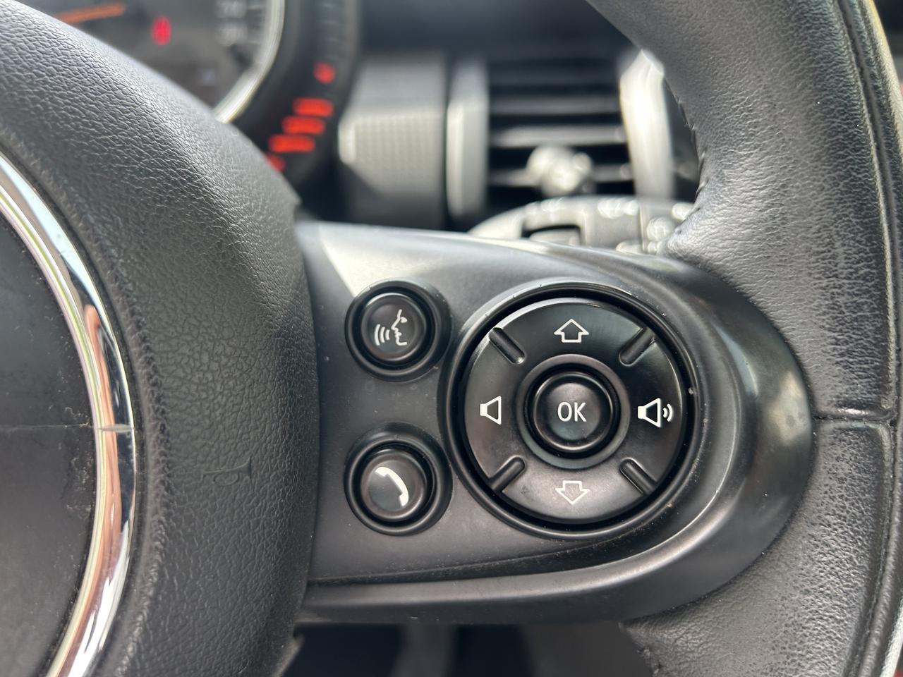 2015 MINI Cooper AUTO, ONLY 82K!! SUNROOF, LEATHER, HEATED SEATS! - Photo #18