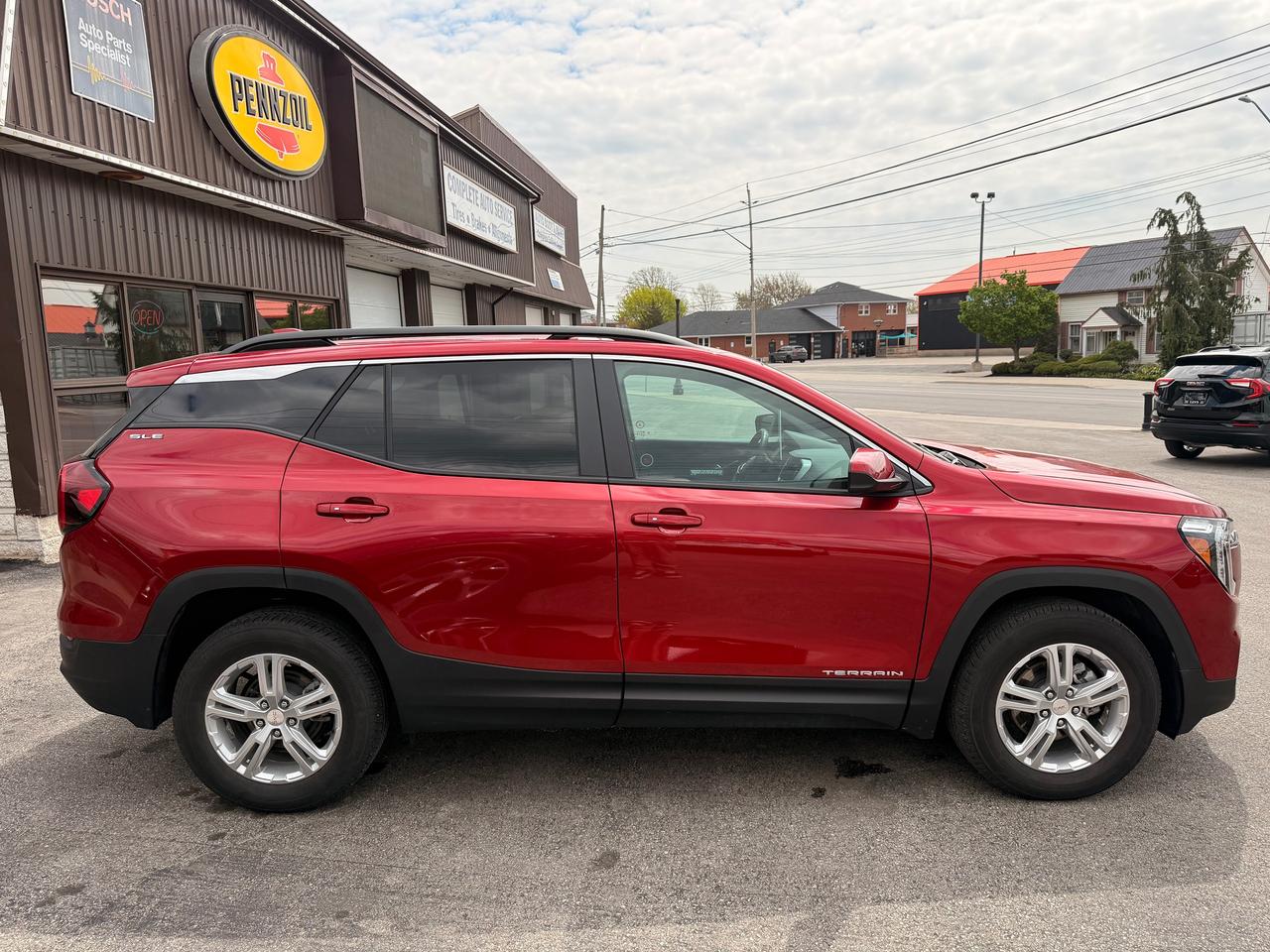 2024 GMC Terrain SLE, ONE OWNER, NO ACCIDENTS Photo