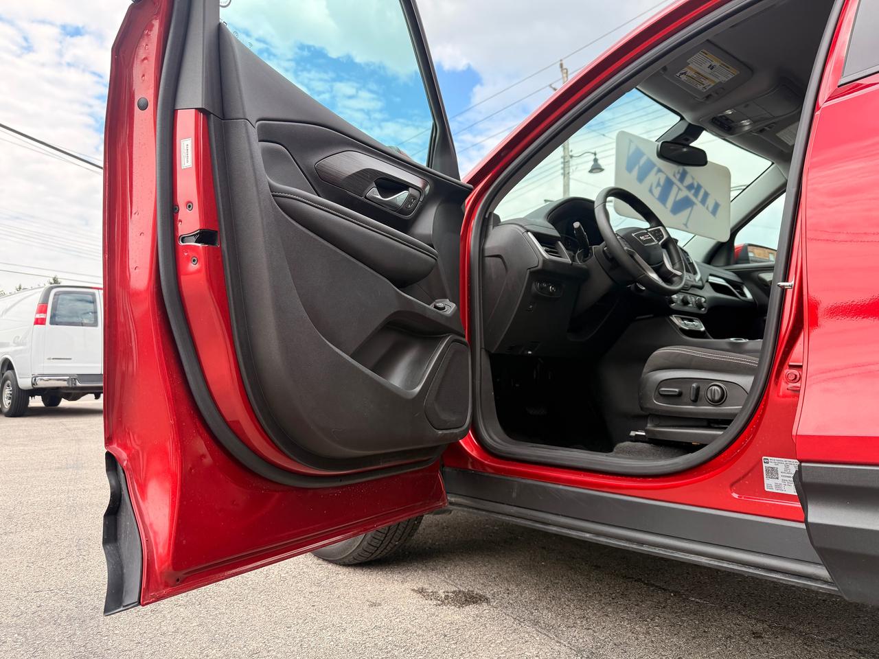 2024 GMC Terrain SLE, ONE OWNER, NO ACCIDENTS Photo