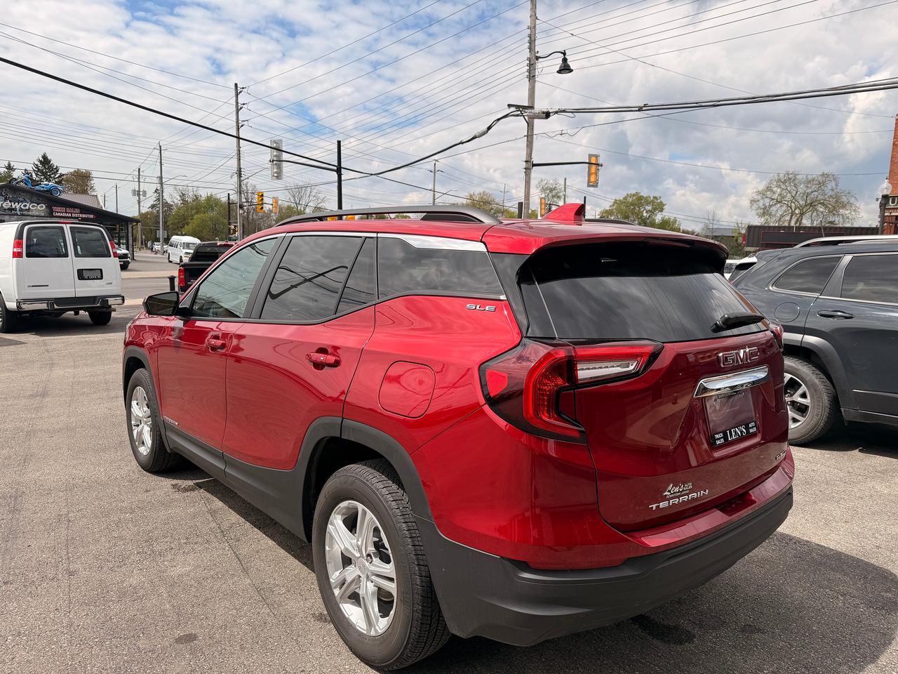 2024 GMC Terrain SLE, ONE OWNER, NO ACCIDENTS Photo