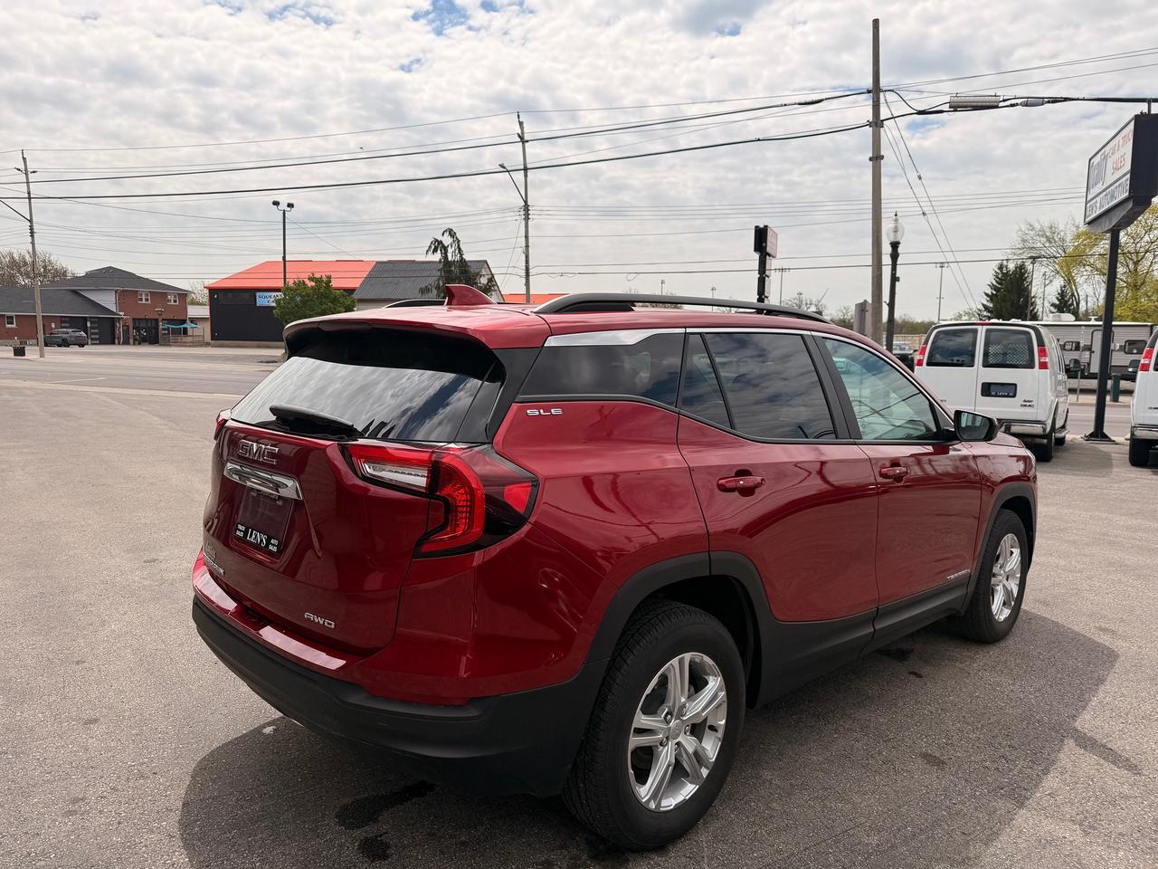 2024 GMC Terrain SLE, ONE OWNER, NO ACCIDENTS Photo