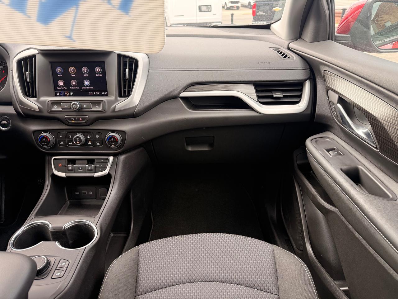 2024 GMC Terrain SLE, ONE OWNER, NO ACCIDENTS Photo
