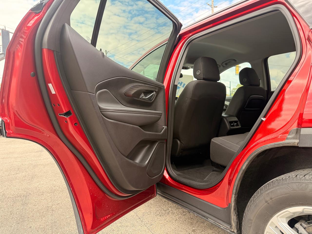 2024 GMC Terrain SLE, ONE OWNER, NO ACCIDENTS Photo