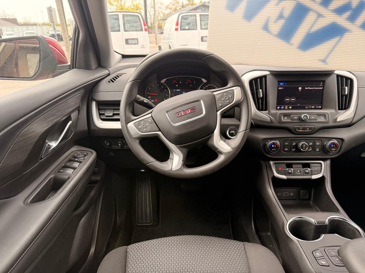 2024 GMC Terrain SLE, ONE OWNER, NO ACCIDENTS Photo