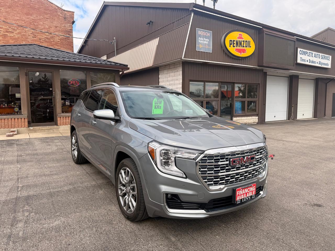 2024 GMC Terrain Denali Photo2
