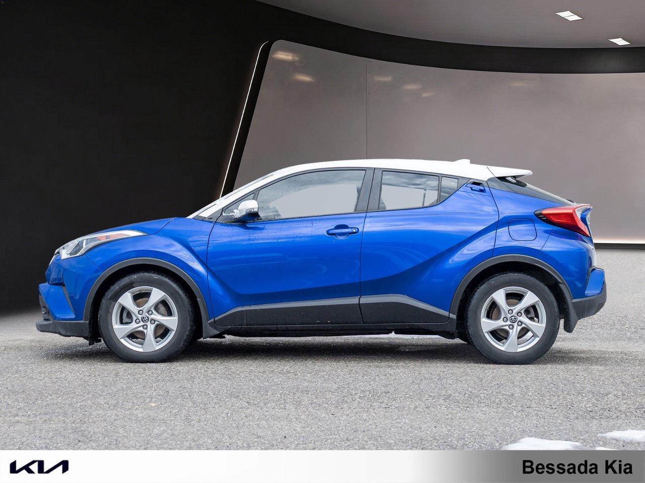 2018 Toyota C-HR XLE Photo2