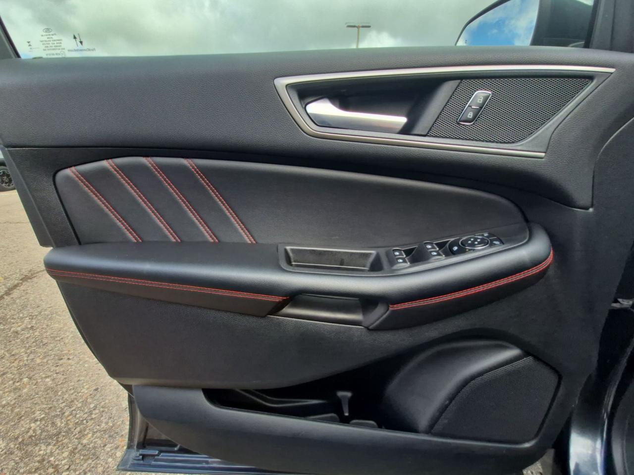 2024 Ford Edge ST LINE, PREVIOUS DEMO! PANO ROOF, HEATED SEATS Photo