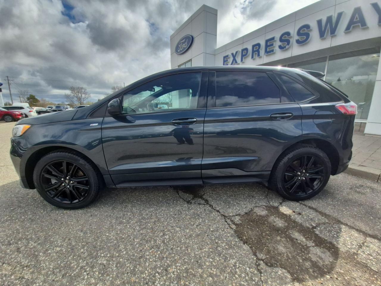 2024 Ford Edge ST LINE, PREVIOUS DEMO! PANO ROOF, HEATED SEATS Photo