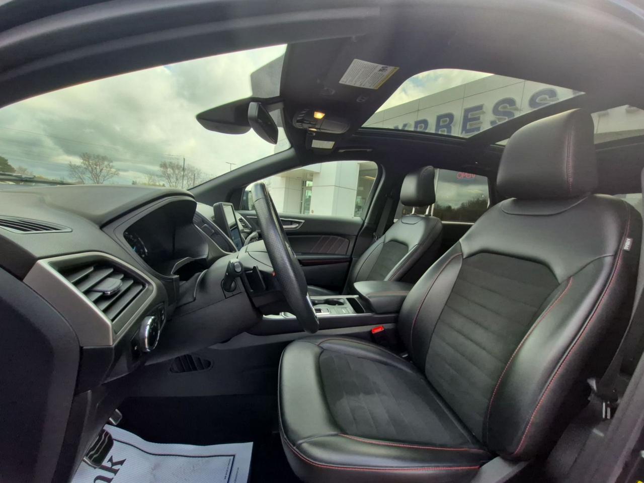 2024 Ford Edge ST LINE, PREVIOUS DEMO! PANO ROOF, HEATED SEATS Photo