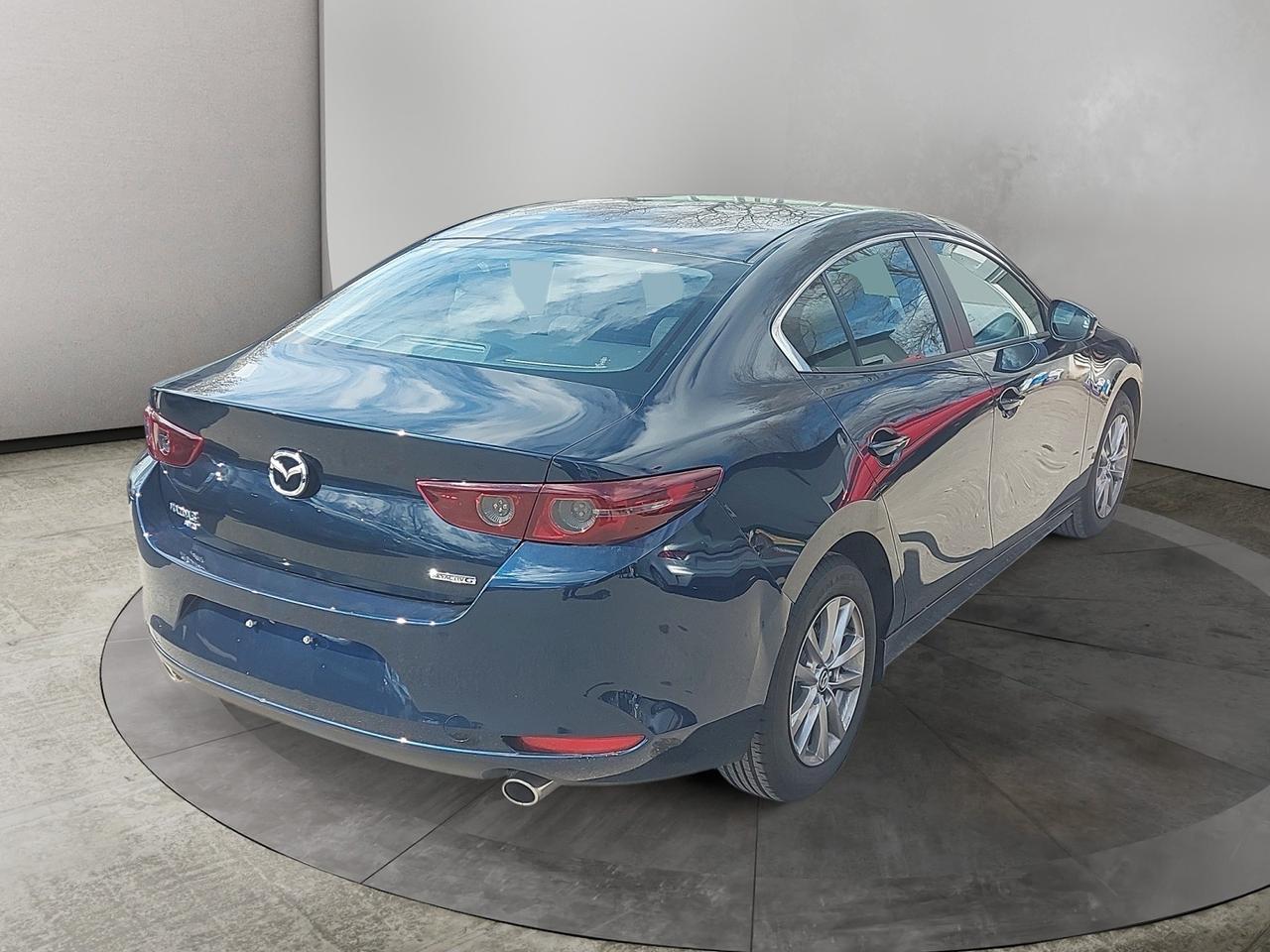 2021 Mazda MAZDA3 GS Photo4