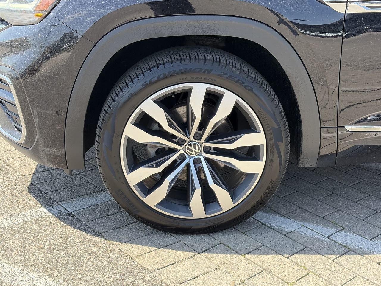 2023 Volkswagen Atlas Cross Sport Execline 3.6L 8sp at w/Tip 4MOTION Leather  Alloy Photo