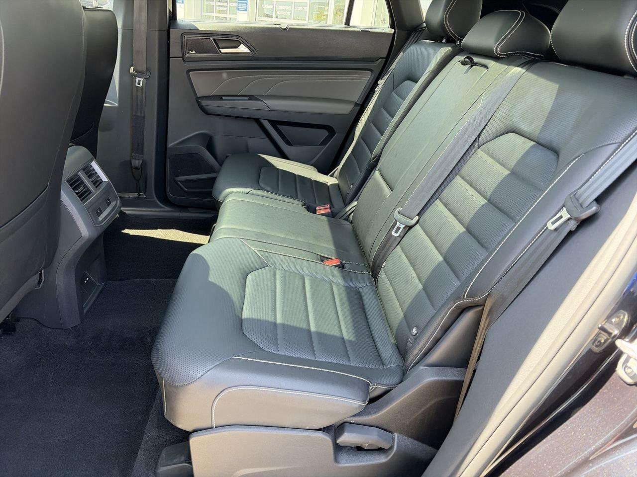 2023 Volkswagen Atlas Cross Sport Execline 3.6L 8sp at w/Tip 4MOTION Leather  Alloy Photo