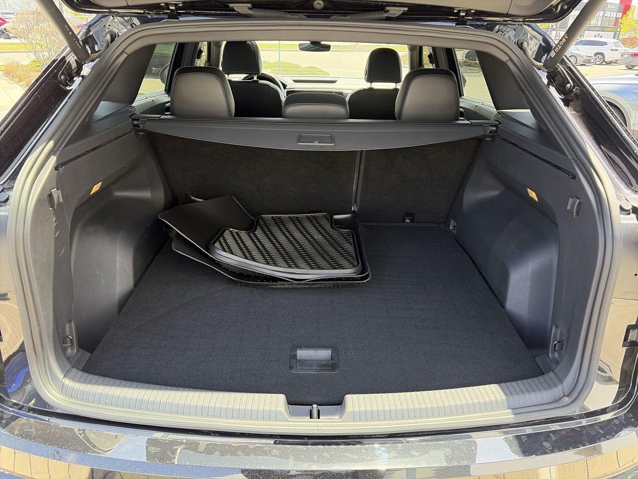2023 Volkswagen Atlas Cross Sport Execline 3.6L 8sp at w/Tip 4MOTION Leather  Alloy Photo