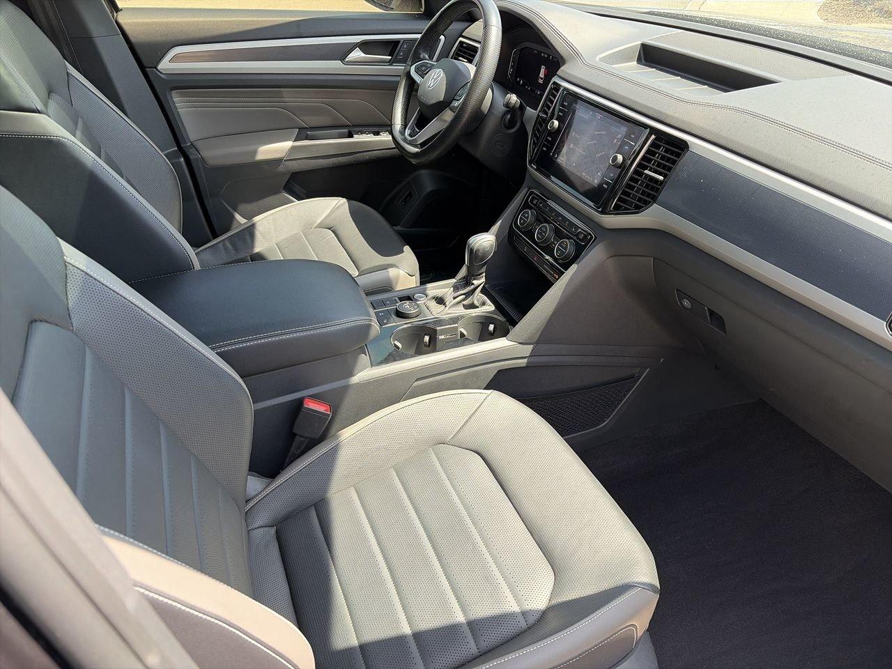 2023 Volkswagen Atlas Cross Sport Execline 3.6L 8sp at w/Tip 4MOTION Leather  Alloy Photo