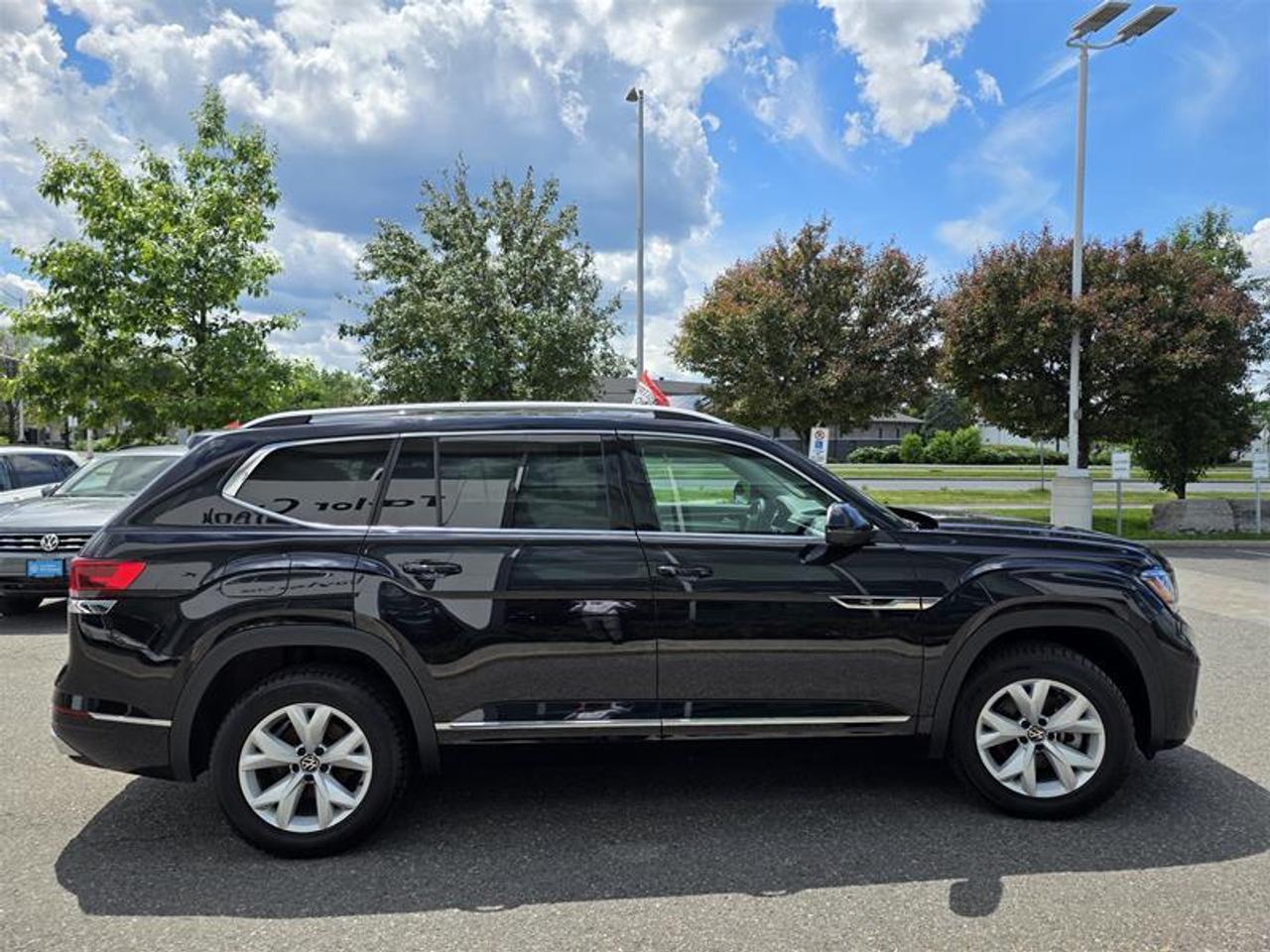 2022 Volkswagen Atlas Execline 3.6L 8sp at w/Tip 4MOTION Photo