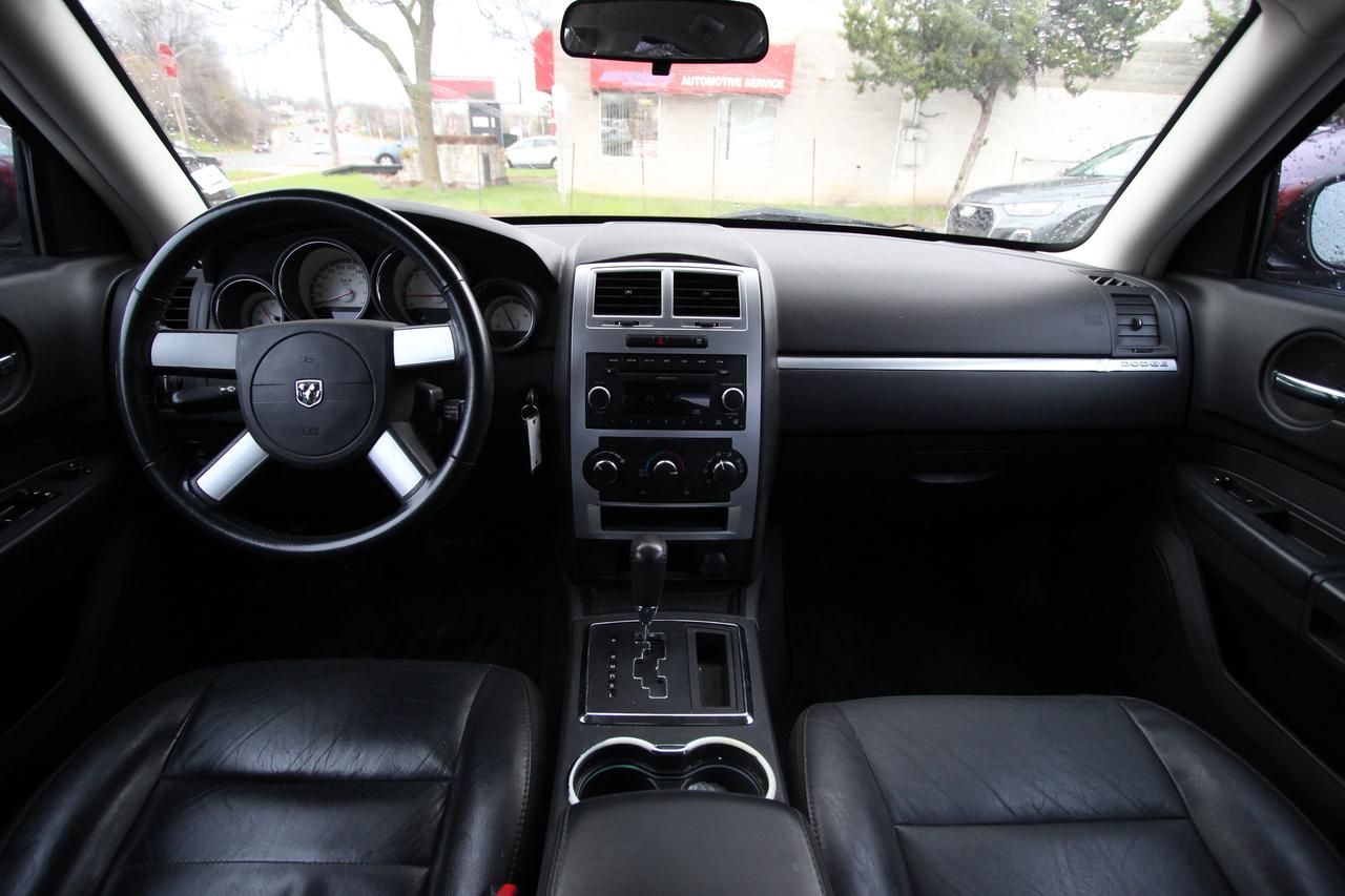 2010 Dodge Charger SXT- NO ACCIDENTS CLEAN CARFAX Photo