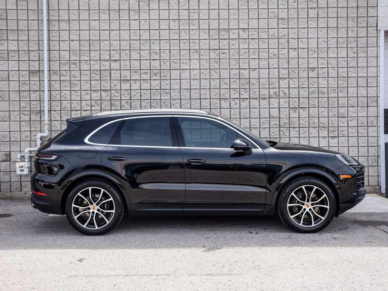 2024 Porsche Cayenne Base 4dr All-wheel Drive Photo2