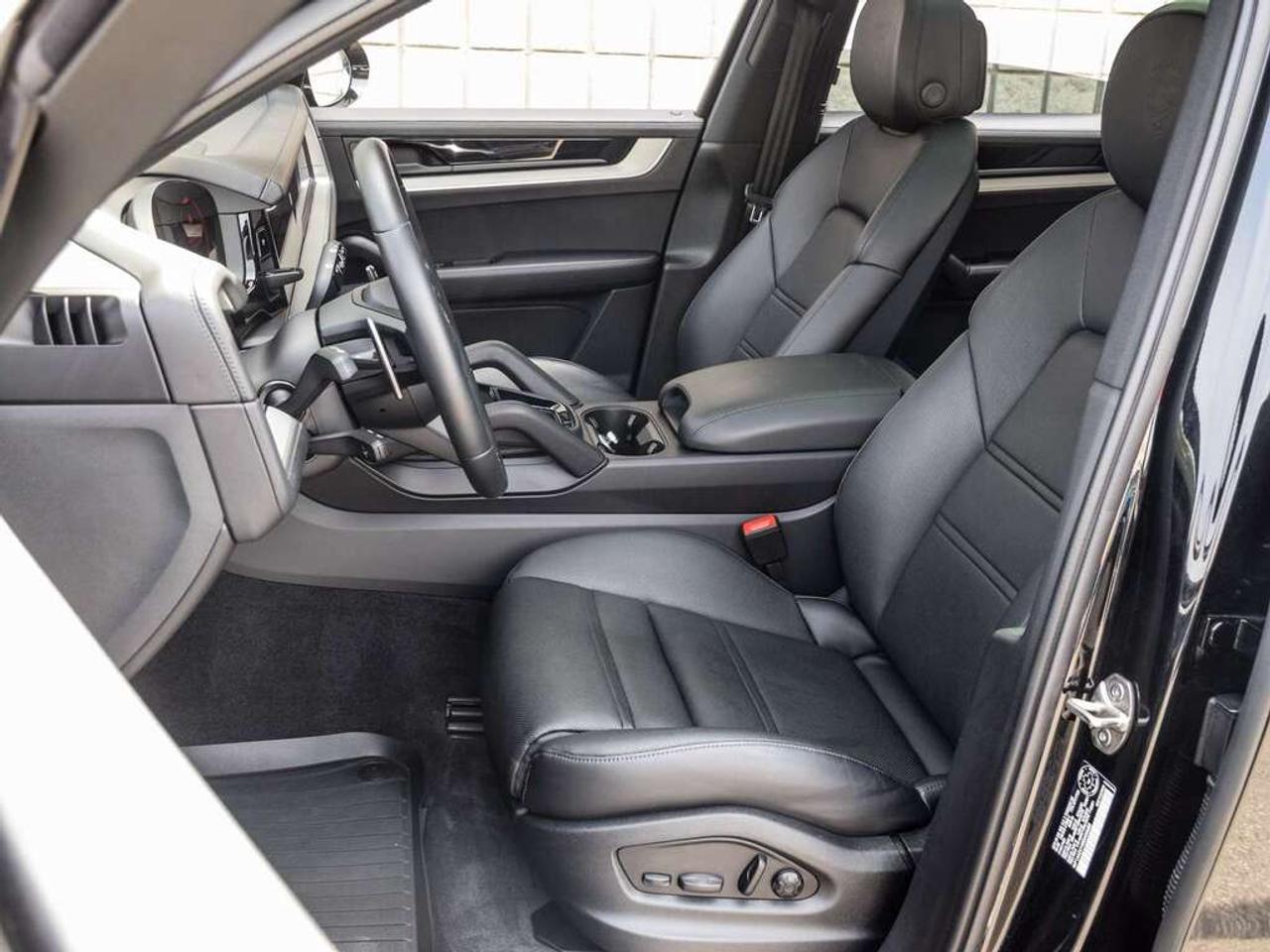 2024 Porsche Cayenne Base 4dr All-wheel Drive Photo