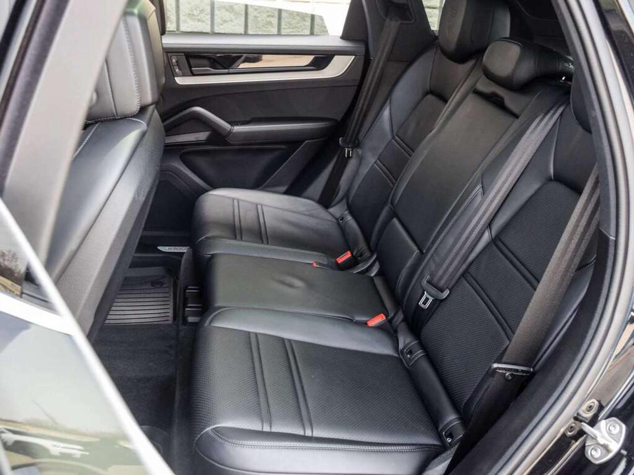 2024 Porsche Cayenne Base 4dr All-wheel Drive Photo