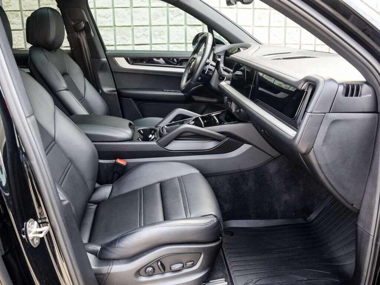 2024 Porsche Cayenne Base 4dr All-wheel Drive Photo