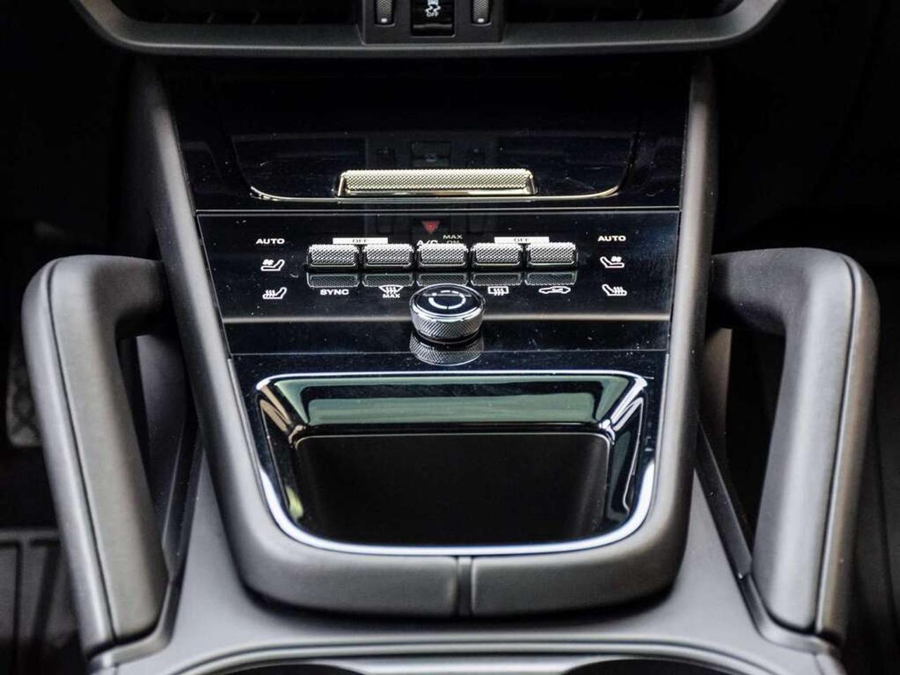 2024 Porsche Cayenne Base 4dr All-wheel Drive Photo
