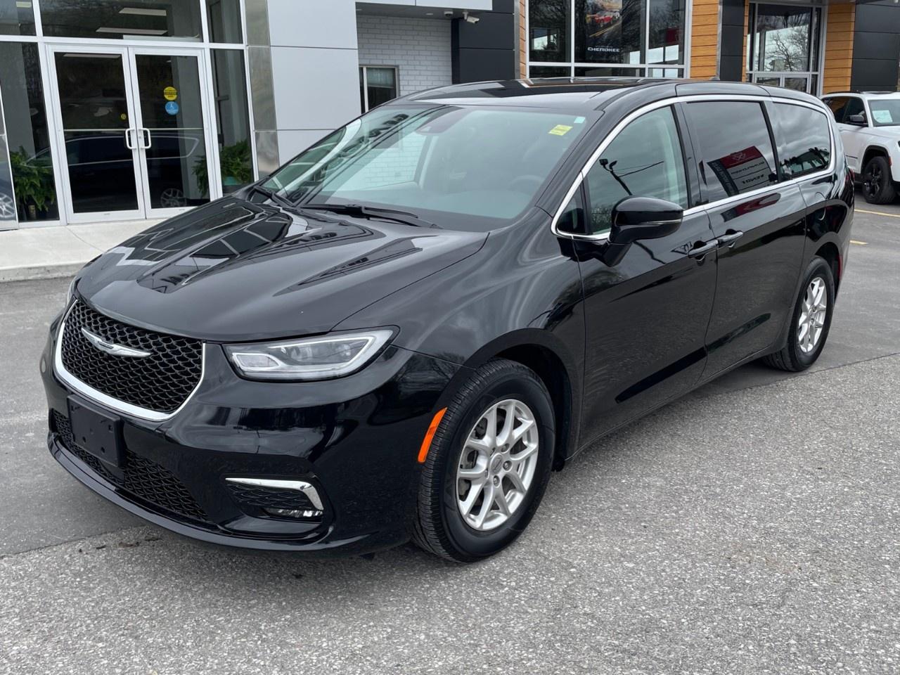 2024 Chrysler Pacifica TOURING-L FWD Photo