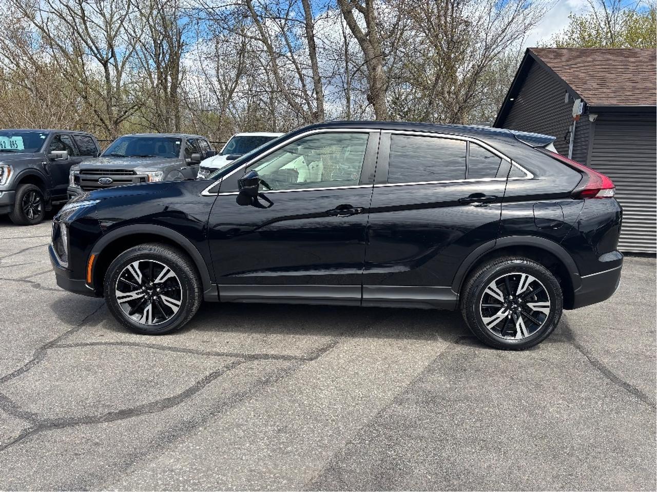 2024 Mitsubishi Eclipse Cross LE S AWC HEATED STEERING ONE OWNER CLEAN CAR Photo