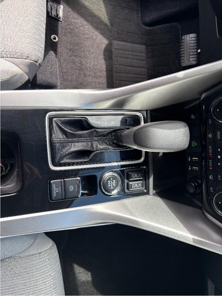 2024 Mitsubishi Eclipse Cross LE S AWC HEATED STEERING ONE OWNER CLEAN CAR Photo