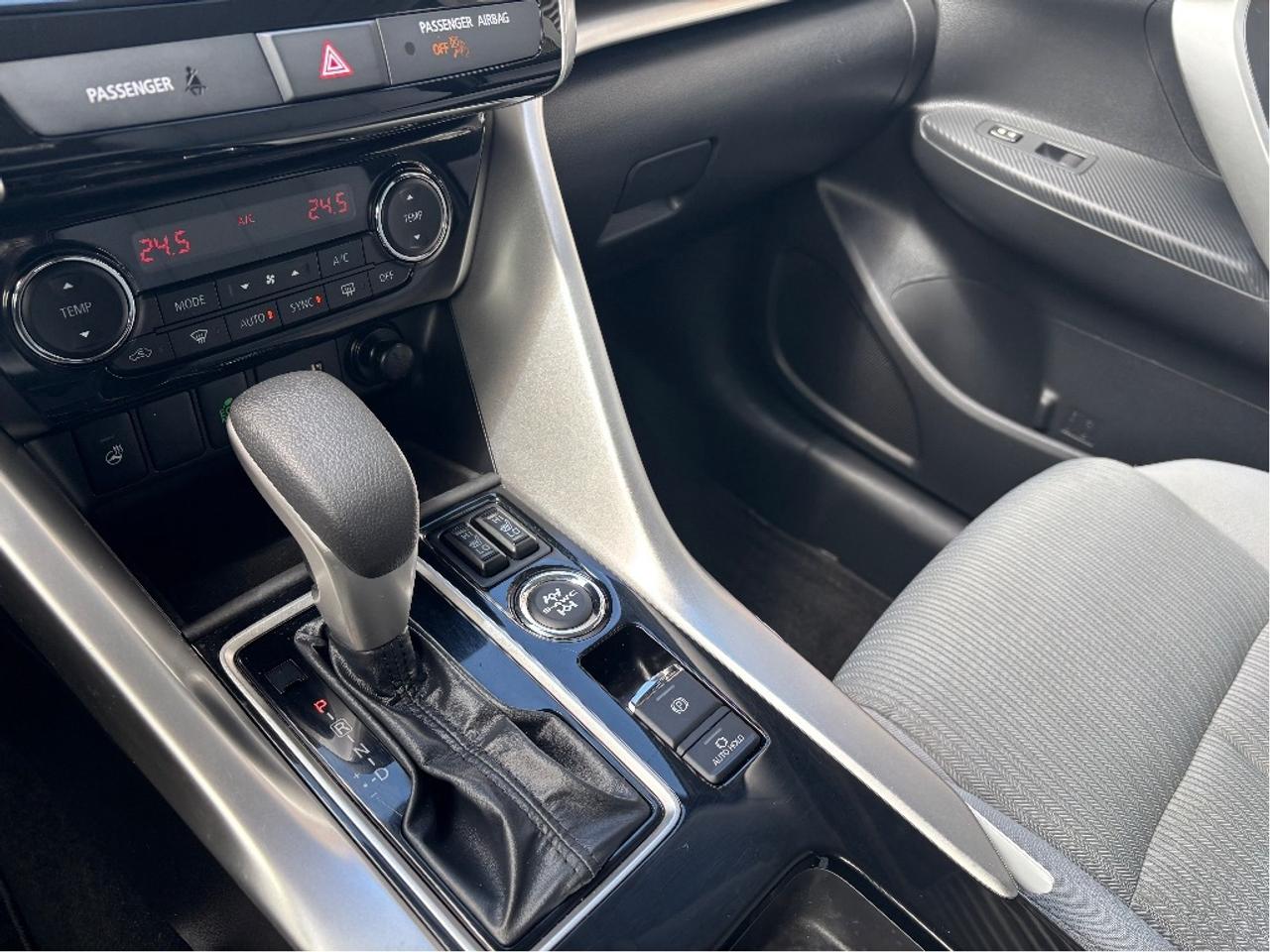 2024 Mitsubishi Eclipse Cross LE S AWC HEATED STEERING ONE OWNER CLEAN CAR Photo