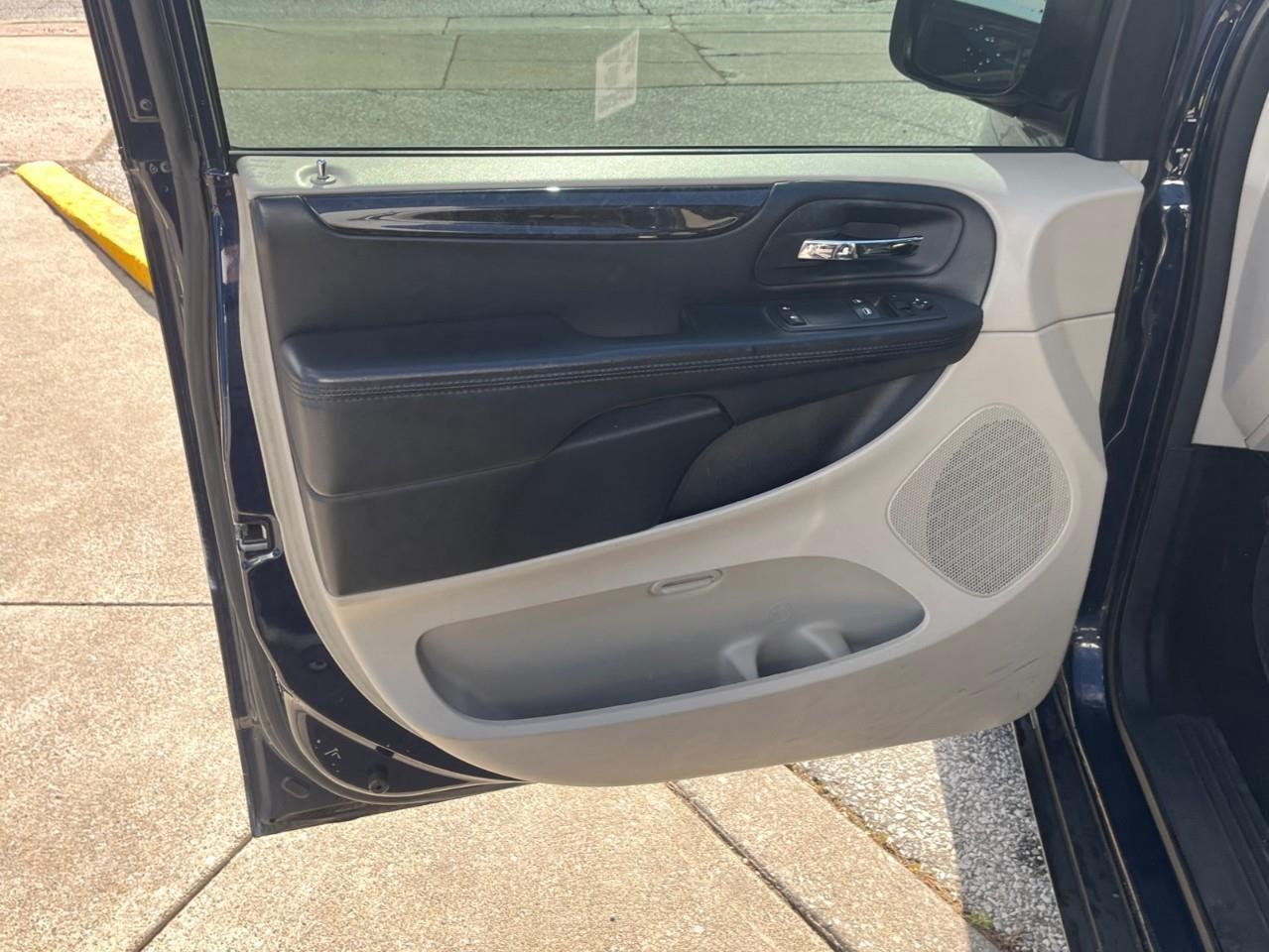 2014 Dodge Grand Caravan  Photo