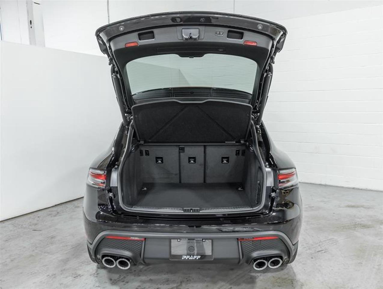 2026 Porsche Macan  Photo