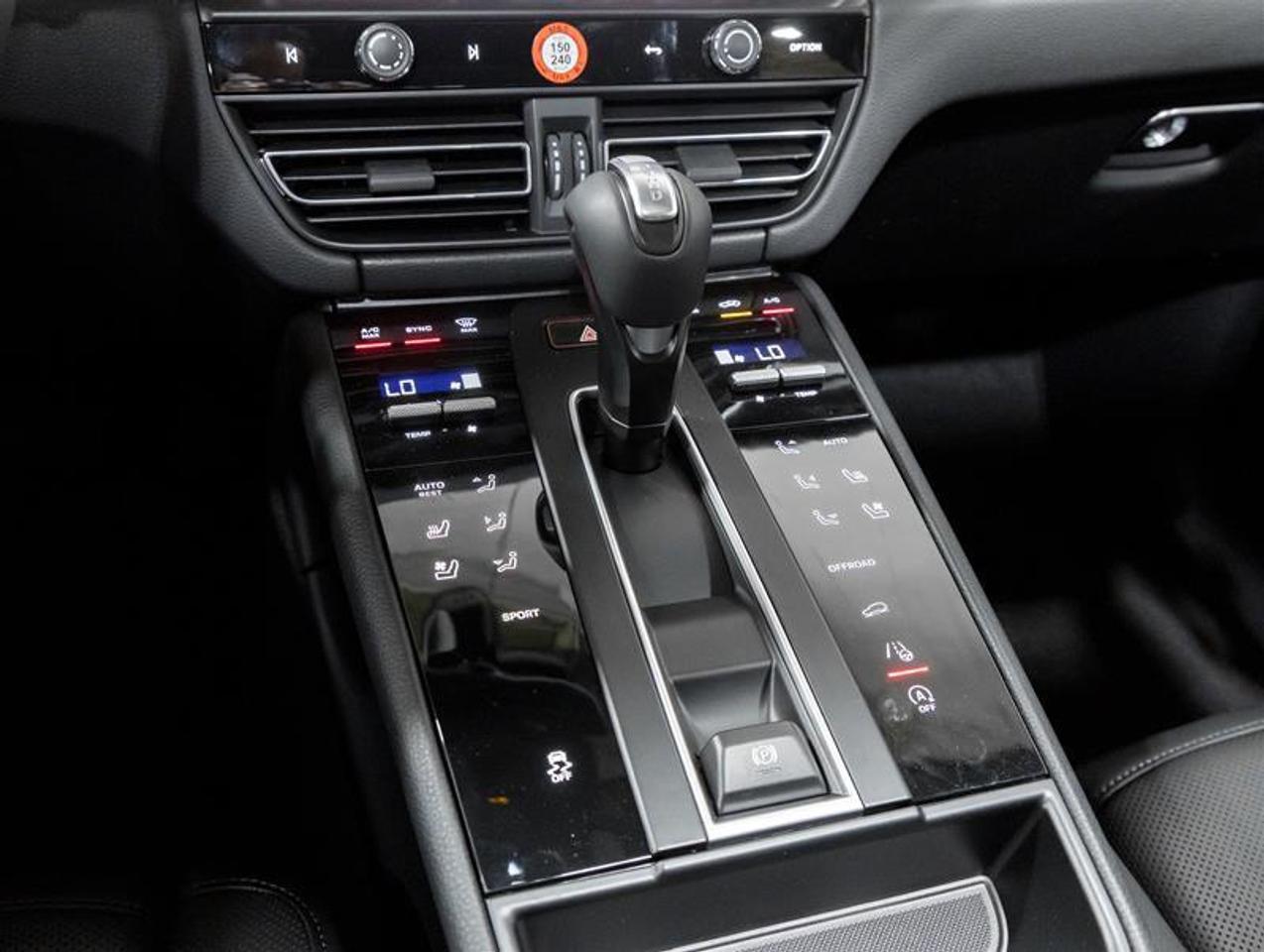 2026 Porsche Macan  Photo