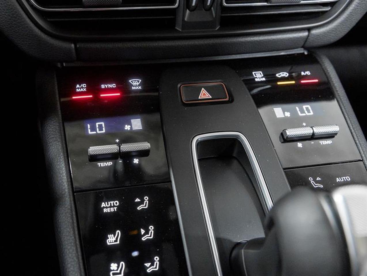 2026 Porsche Macan  Photo
