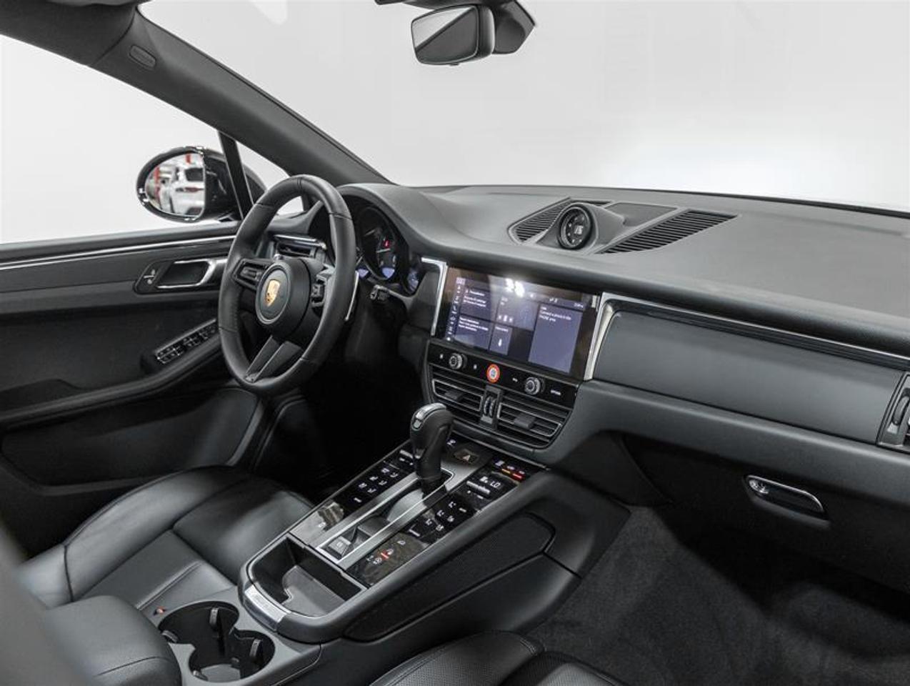 2026 Porsche Macan  Photo
