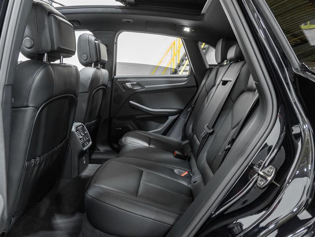 2026 Porsche Macan  Photo