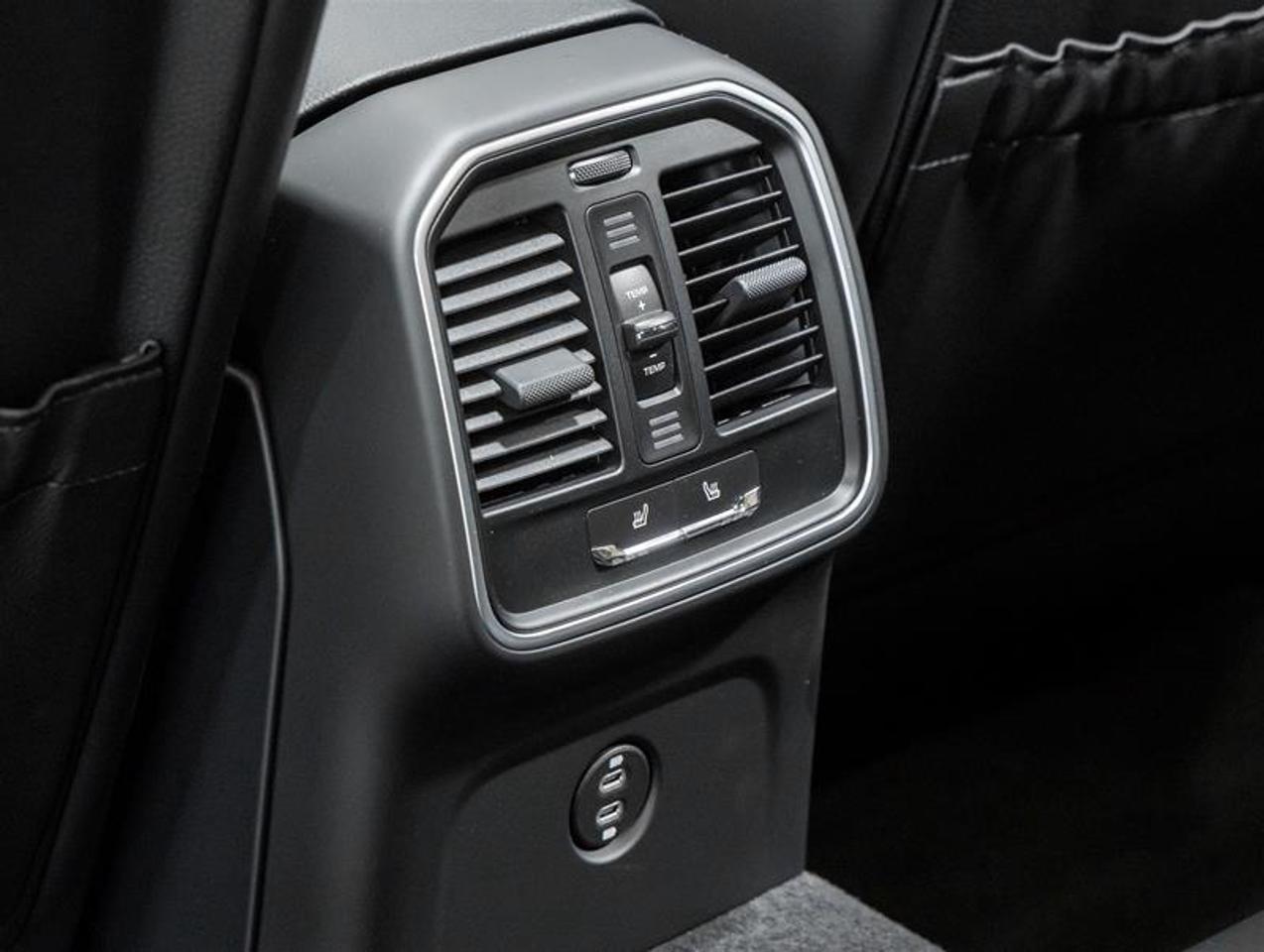 2026 Porsche Macan  Photo